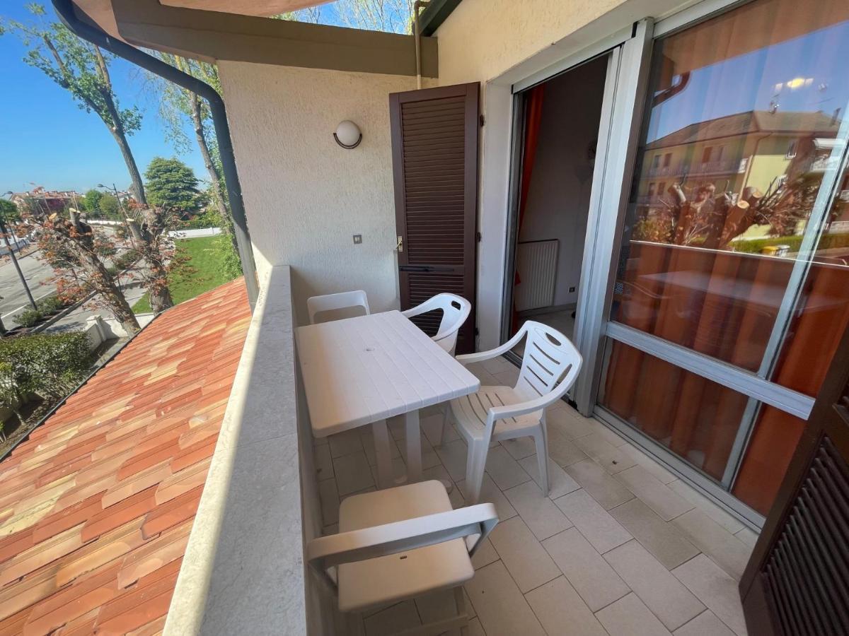 Vega Bilocale Con Piscina E Terrazza Apartment Каорле Екстериор снимка