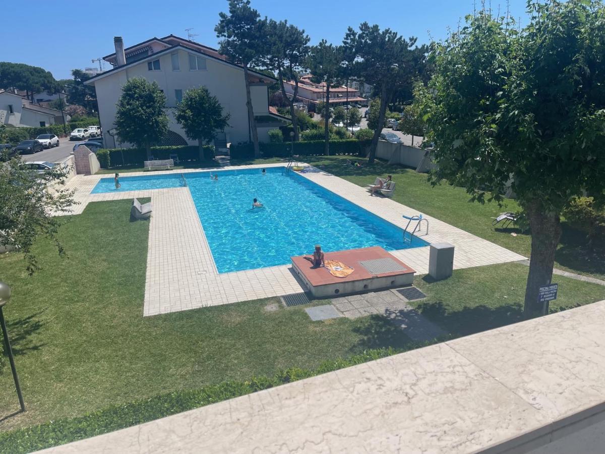 Vega Bilocale Con Piscina E Terrazza Apartment Каорле Екстериор снимка