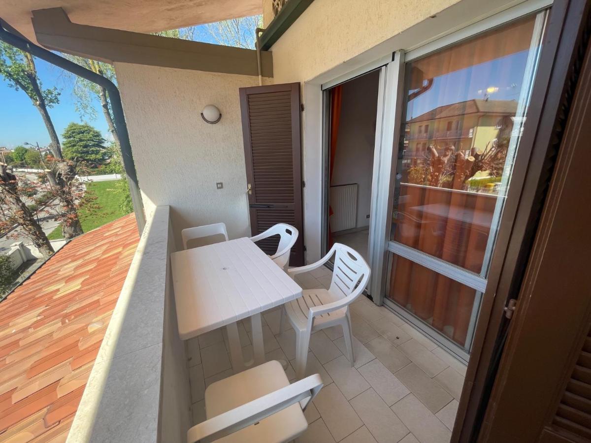 Vega Bilocale Con Piscina E Terrazza Apartment Каорле Екстериор снимка
